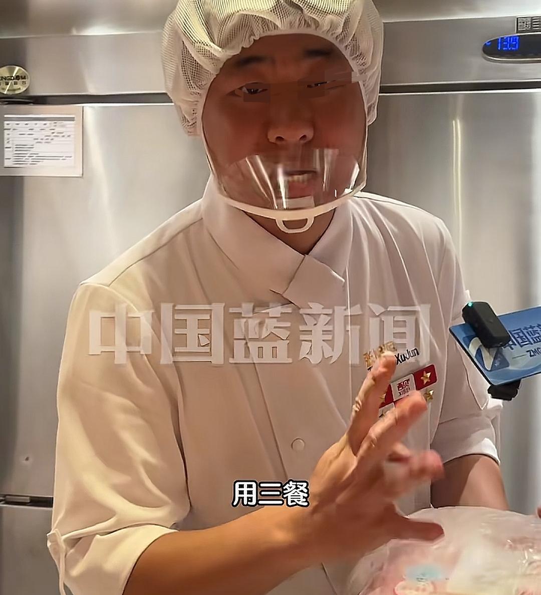 西贝的厨师，实诚得让人心疼，直播时，一点也不藏着掖着，转基因大豆油、24个月保质