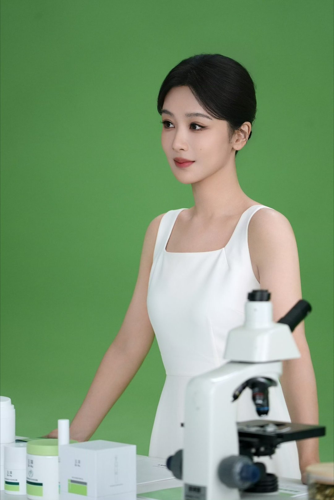 杨紫杨紫杨紫yz杨紫董竹君用一朵花的姿态行走，极尽娇媚与灵动，开即成景，落也成诗