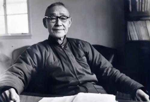 1941年，西方把青霉素列为军事机密，中国老百姓和军人伤口发炎红肿后，往往因为没