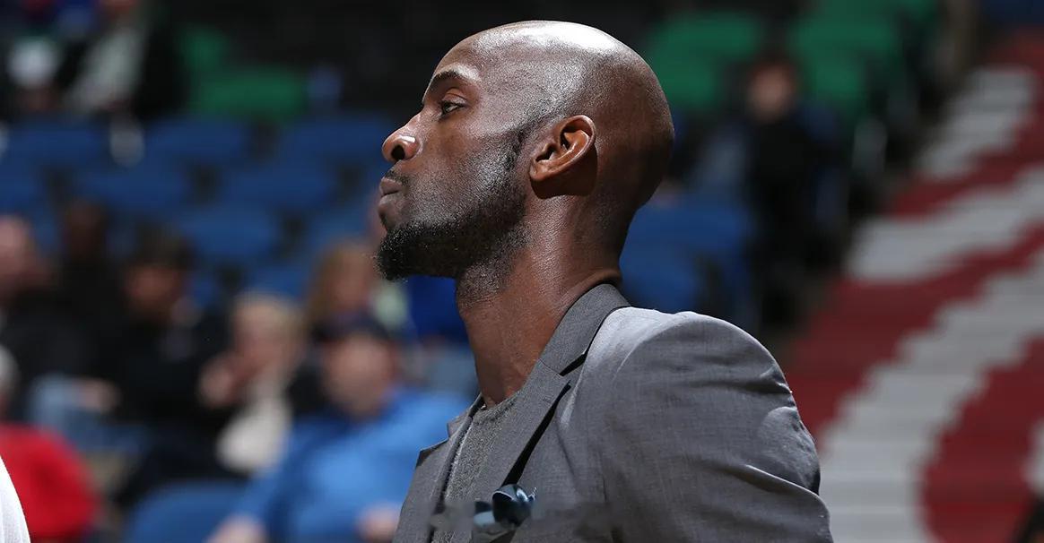 据名记Shams报道，消息人士透露，名人堂成员凯文-加内特将以全新身份重返明尼苏