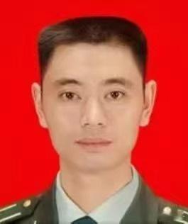 英雄军人陈锡华，于2011年10月22日，与网上逃犯展开殊死搏斗，不幸坠河，时年
