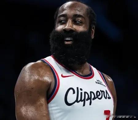 致敬哈登——老兵不死的谁能想到本赛季哈登有如此表现。这位 36 岁的老将，在球队