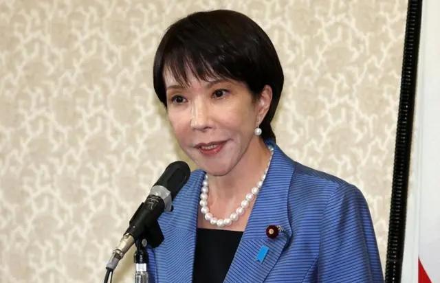 我认为菲律宾正一步步滑向成为日本在南海“跳板”的角色。这绝非危言耸听，而是基于日