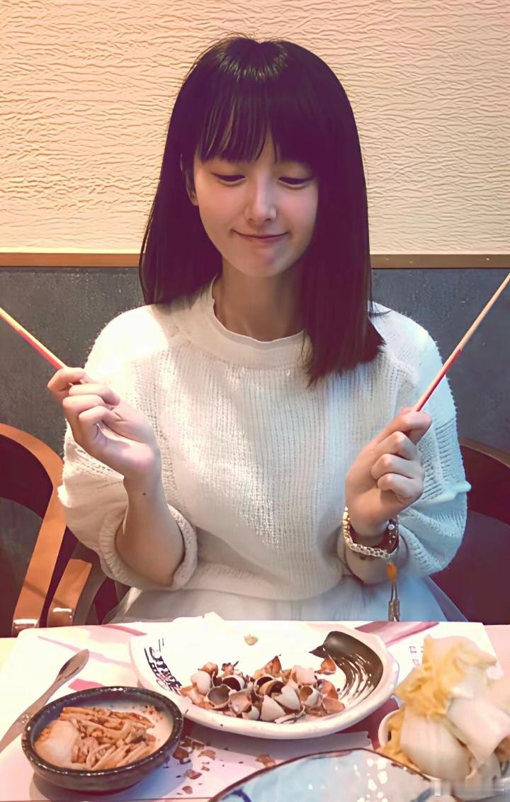 均价线在水下运行，今天不会很舒服的～～～磨到15分钟k线图三金叉才行。收到吱一声