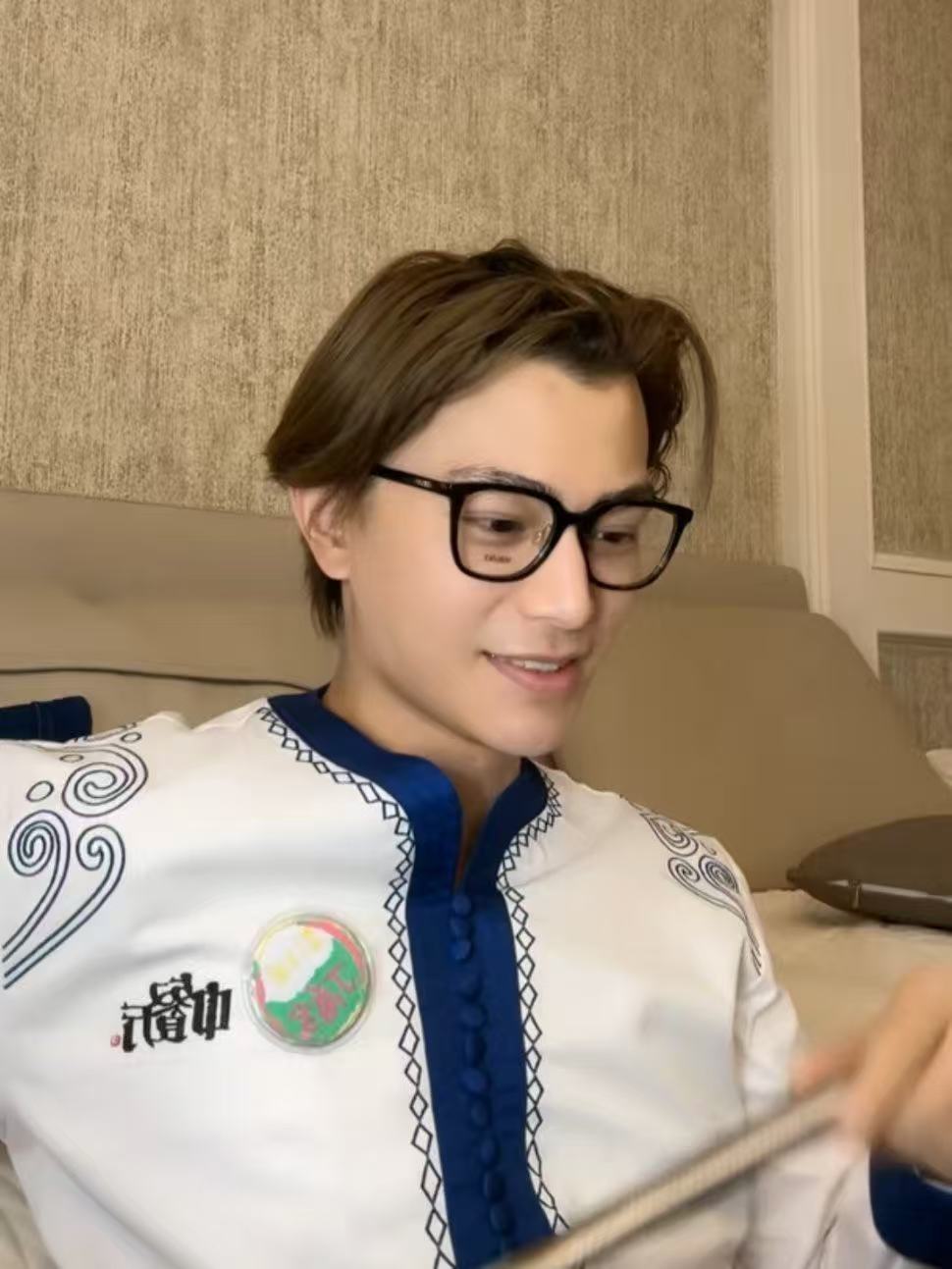 丁禹兮上班朴素关下班什么事 中餐厅名场面 中餐厅 谁没被丁禹兮昨晚素颜直播戳中！