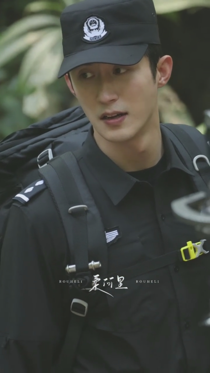 黄景瑜︱《明川有知夏》︱ day2路透生图每次黄景瑜说他自己眼睛不大，我都想说：