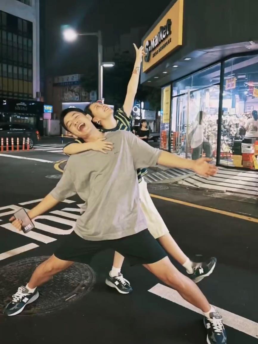 李嘉格与男友正脸合照谈弟弟的快乐具象化了！ 