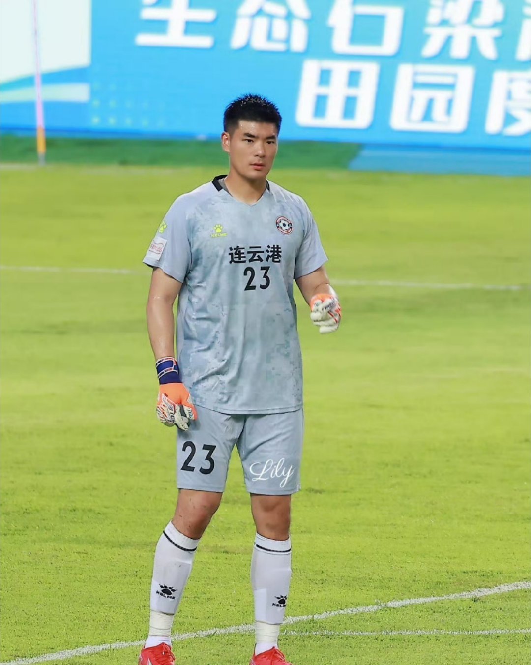 194cm的李海涛往门前一站，就像立起一道移动城墙——对手的射门遇上他，安全感先