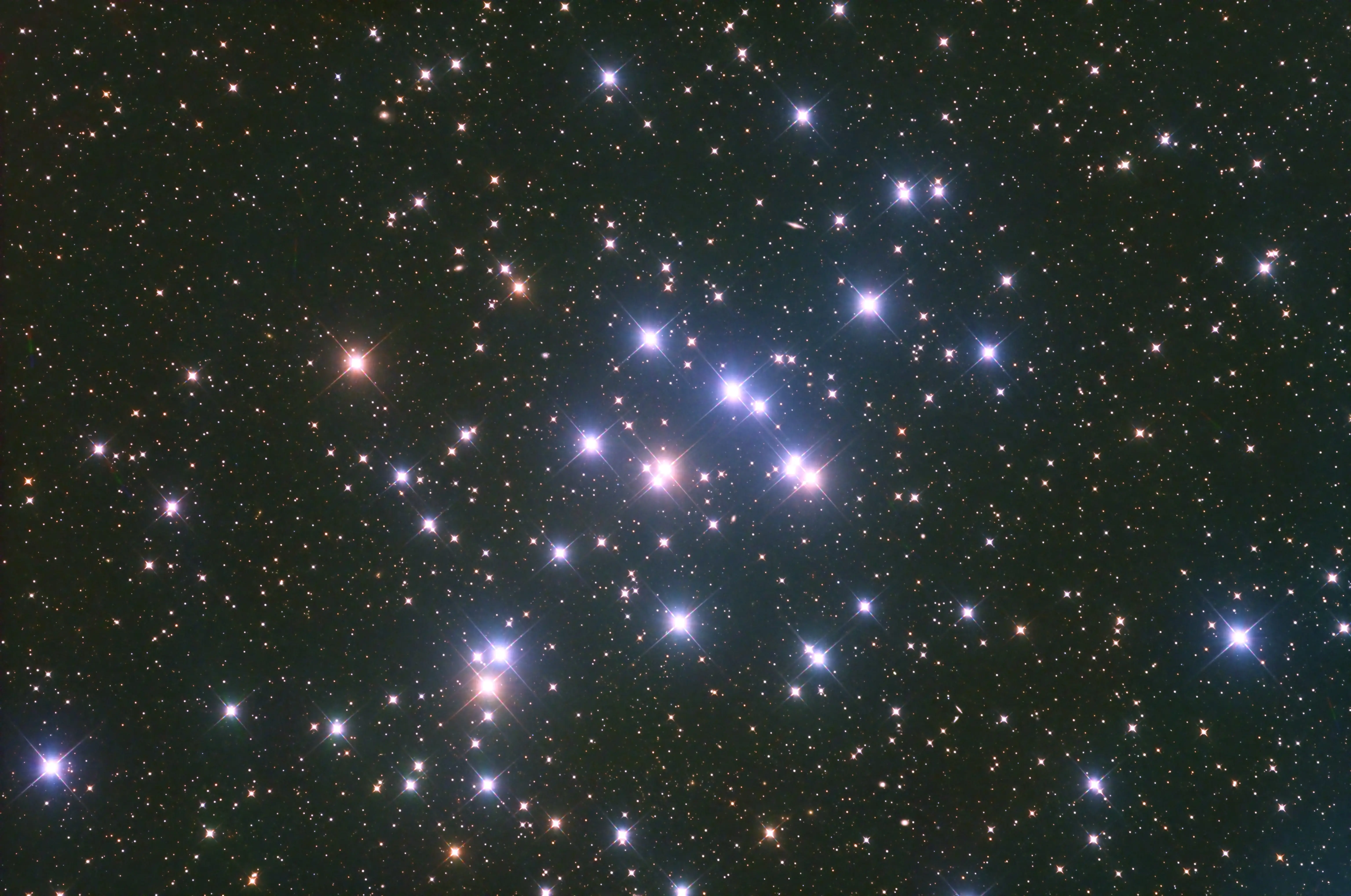 鬼魅迷宫，由蜂巢星团编织而成。M44鬼星团，又称蜂巢星团，位于巨蟹座...
