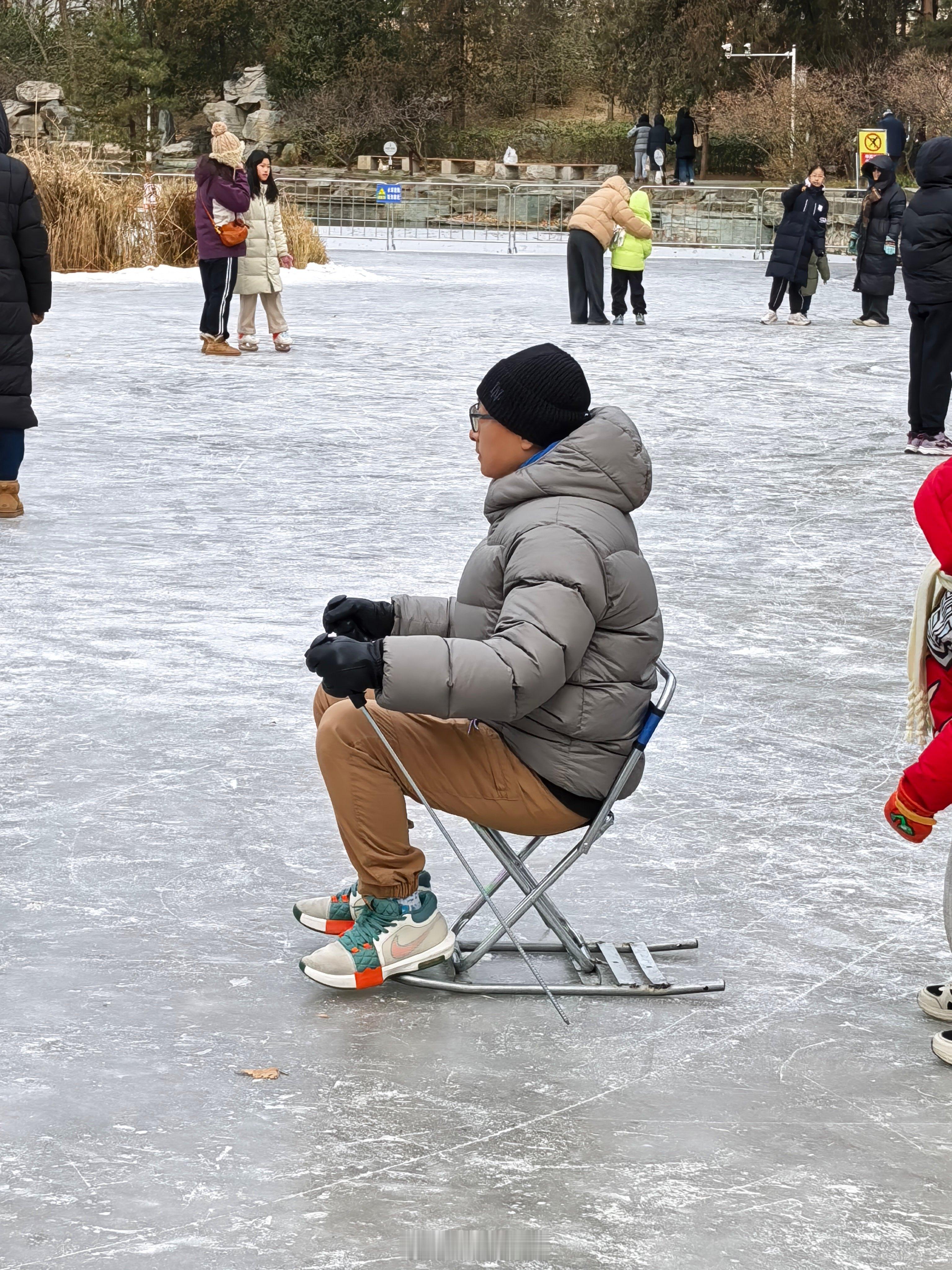 为了表示对北京2026年第一场雪的敬意，我去北航滑冰去 北京·北京航空航天大学学