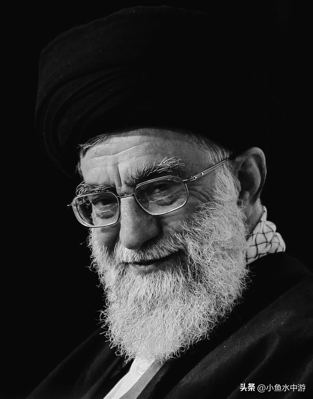 阿里·哈梅内伊
1989 年
他接下伊朗最高领袖的位置

不是靠选举声量
是靠体