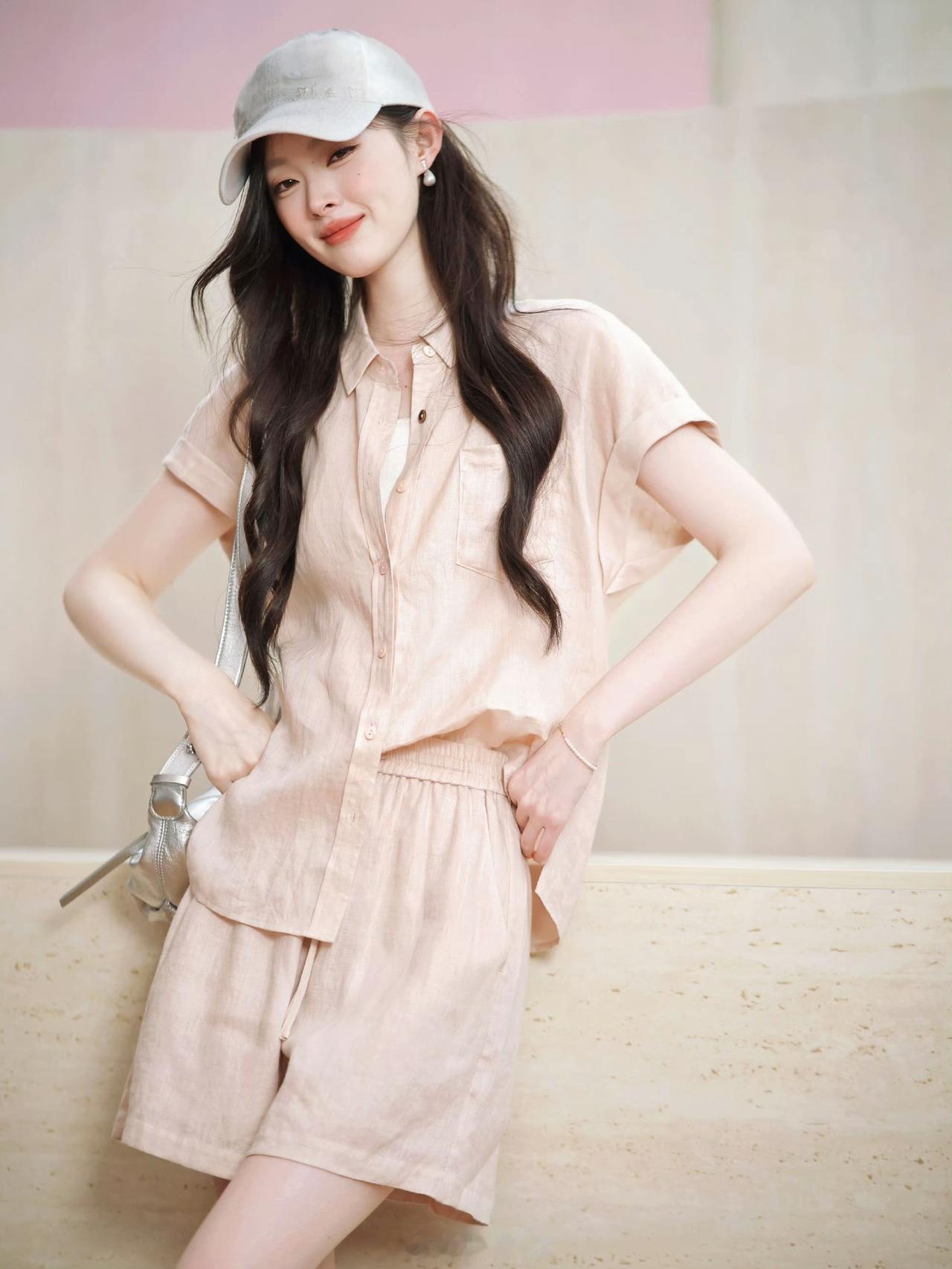 什么样的女生会让人觉得很有魅力?凉快又温柔的懒人look
我必推这套啊啊啊！
1