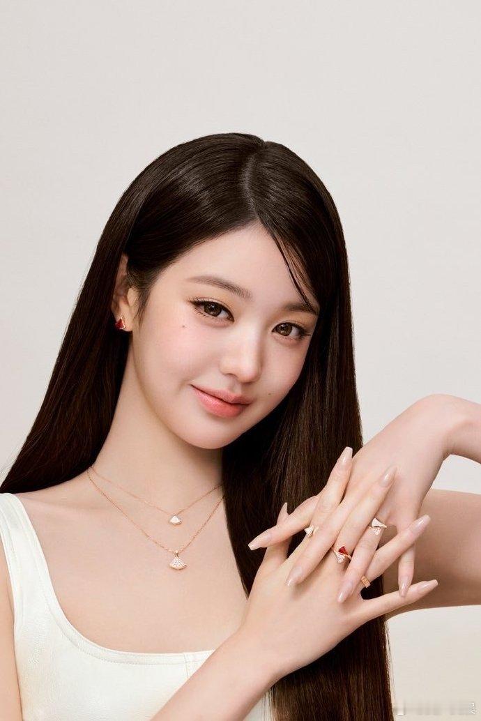 恭喜张元英在 21 岁收获第 21 个代言！从美妆到电子，多领域代言见证她的无限