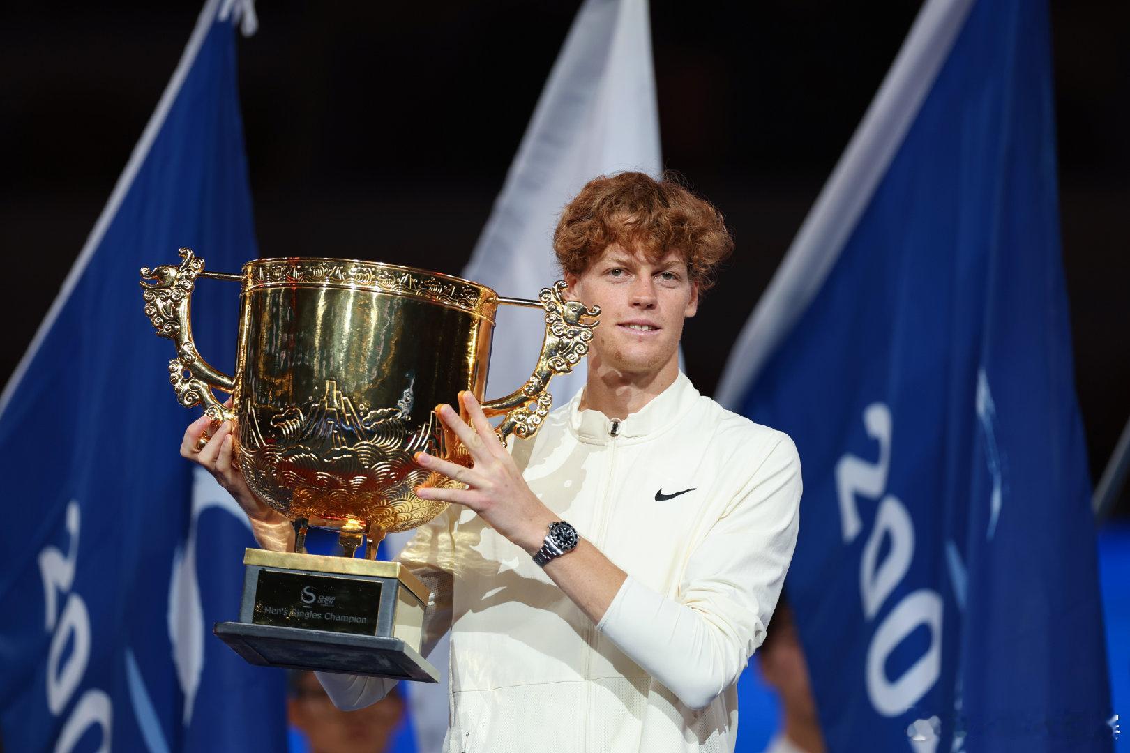 世界第一、前中网冠军辛纳确认出战🔥🥕锁定精彩，一起期待🎾 辛纳官宣出战中国