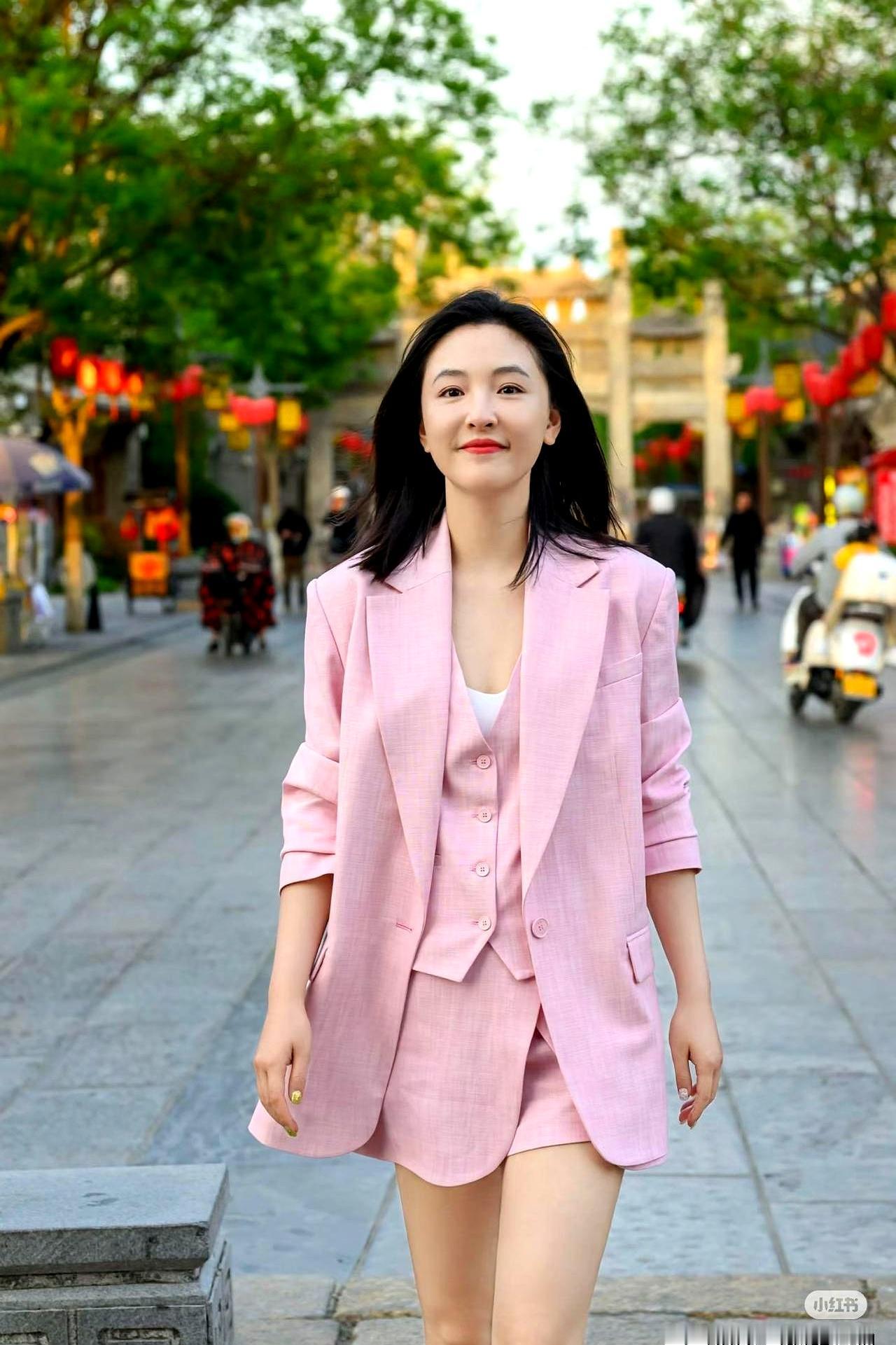 谁说离婚后的关系就一定得撕得难看？
吴倩这次的态度，真有点出乎意料。
她自己已经
