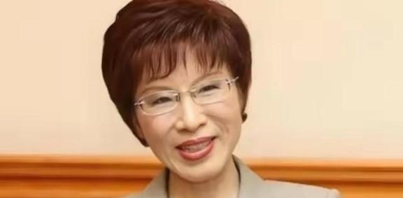 我们不能把祖国统一的希望寄托在国民党身上。洪秀柱和郑丽文都公开说自己是中国人，支