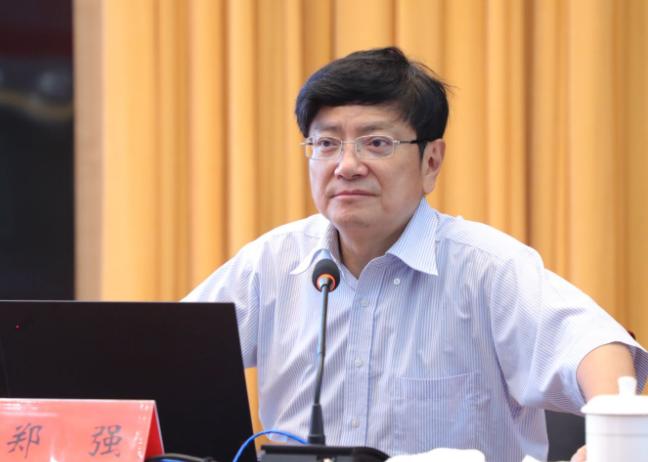 将英语“踢出”高考，取消其主科地位？教育部回应一针见血！不曾想，螳螂捕蝉黄雀在后