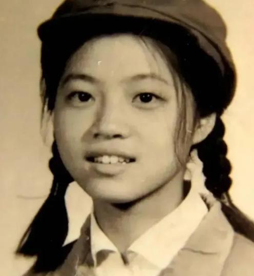 1968年，21岁青岛女知青不顾众人反对，嫁给40多岁农民，洞房之夜，新娘满脸娇