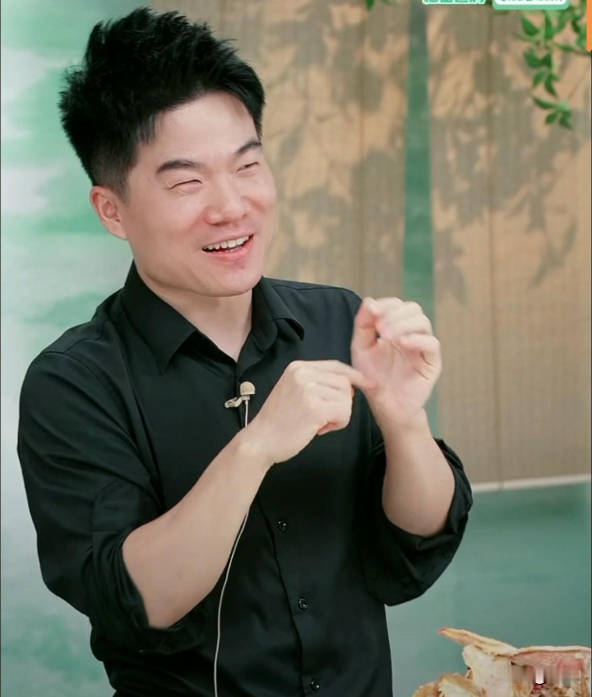 就说昨晚董宇辉咋那么兴奋呢
原来是要访谈周星驰的功夫女足[大笑]
电影好不好大家