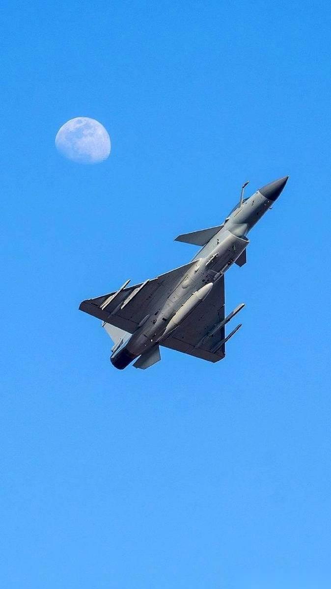 看网上有人炸了，说咱拒了朝鲜买歼10，太不够意思。我真是替决策者捏把汗。
一个亿