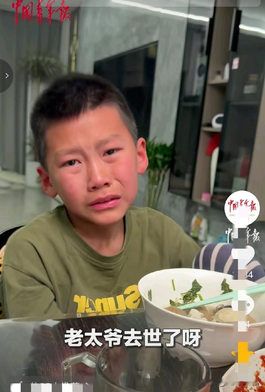 “泪崩了！”2月1日报道，辽宁，妈妈对8岁的儿子说，今年过年不回老家了，想看看儿