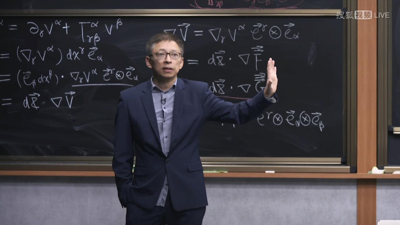 张朝阳否定了马斯克移民火星的想法，张朝阳认为地球是独一无二的，人类应该保护好地球