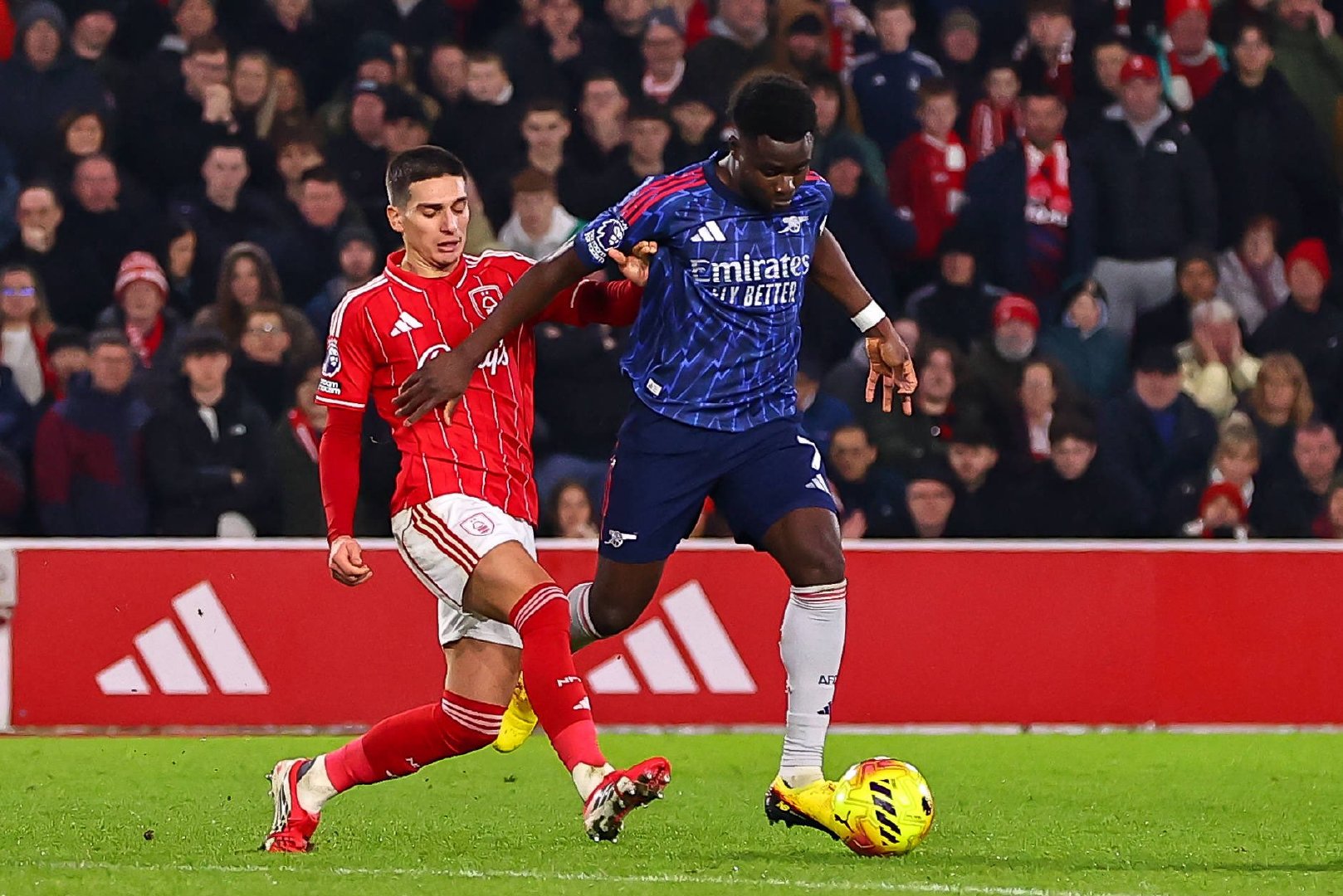 阿尔特塔谈换下两名边锋的原因：“萨卡踢了很多分钟，而且赛前有些小伤，所以我们需要