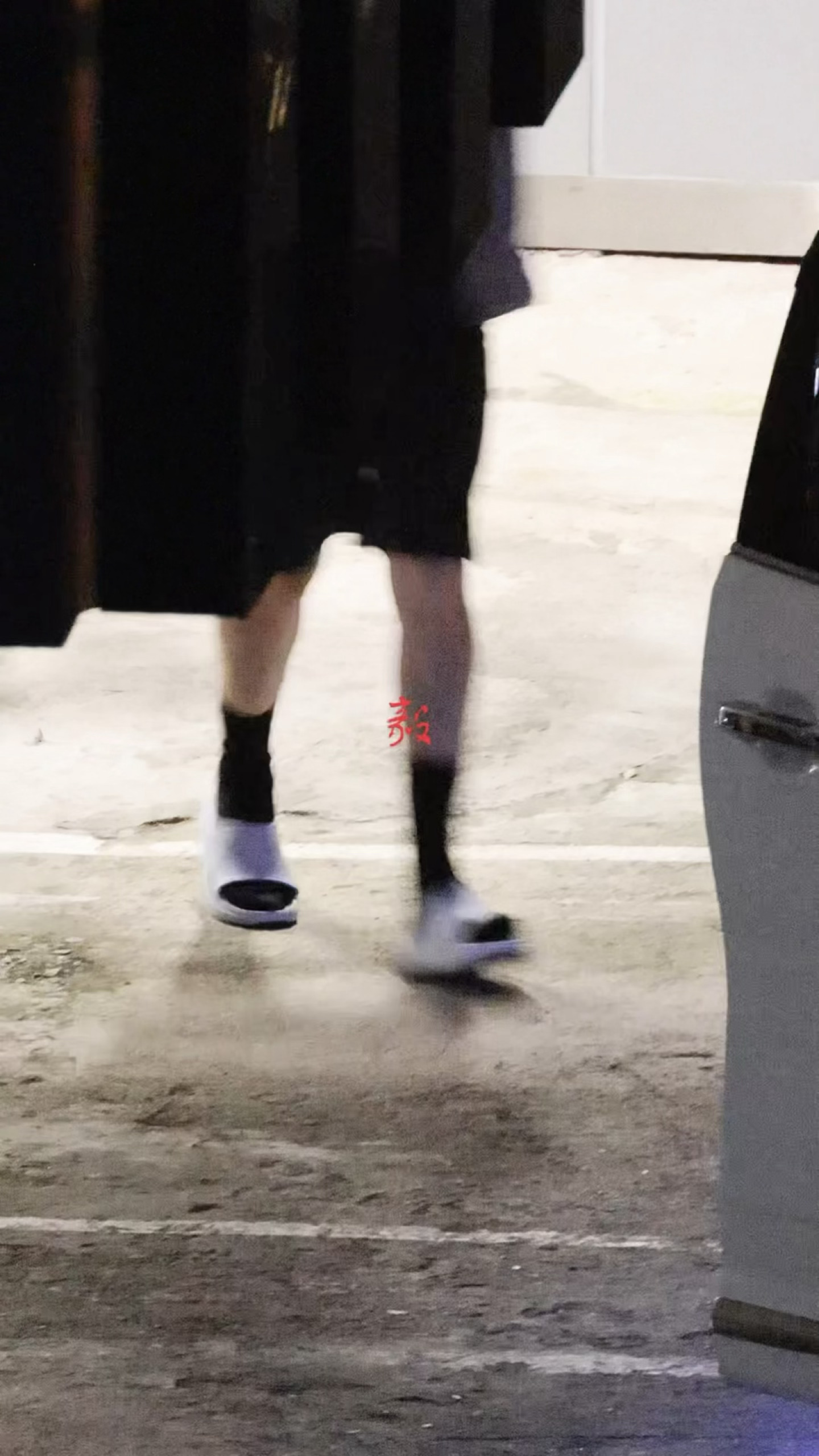 妞妞的小细腿萌哭了呀  上班的白袜被谁顺走了[苦涩] ​​​