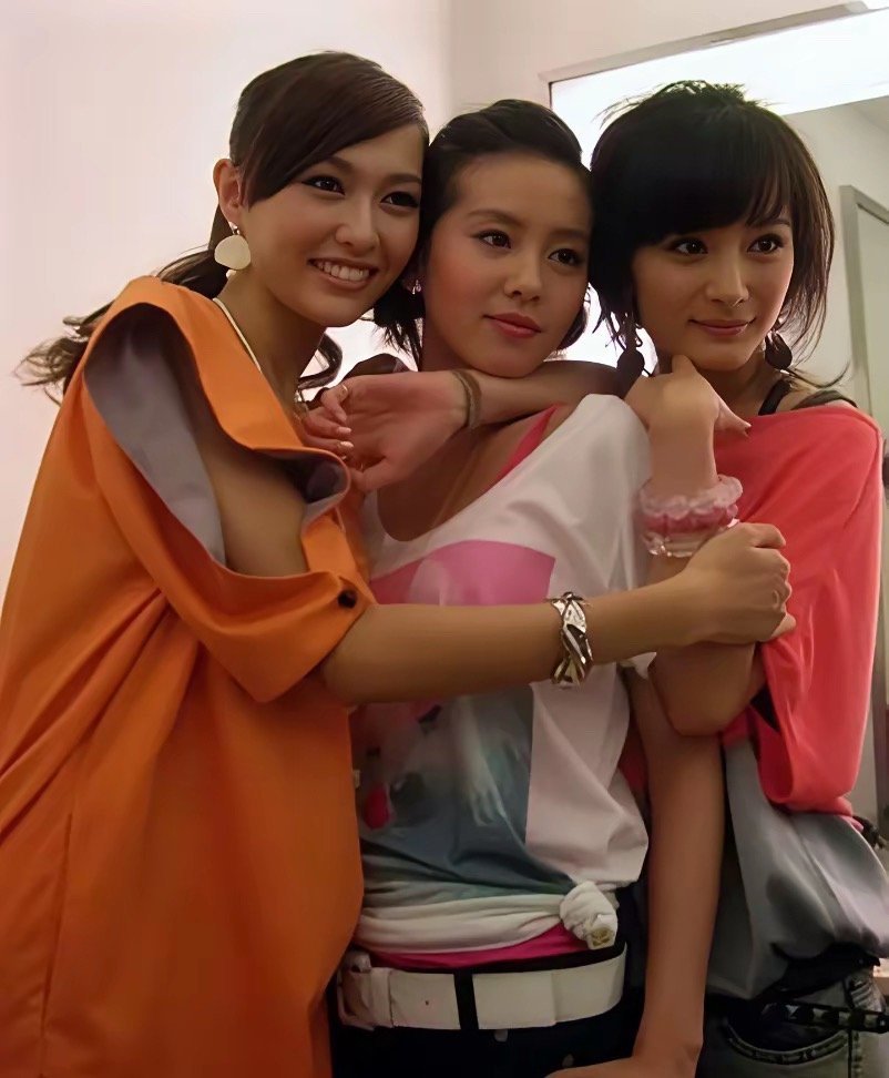2009年，26岁的唐嫣与22岁的刘诗诗和23岁的杨幂的留影旧照，真是惊艳了时光