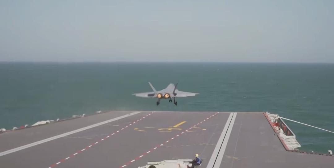 今天出一道自由发挥的填空题： （  ）国，福（  ）号航母进行电磁弹射（  ）3