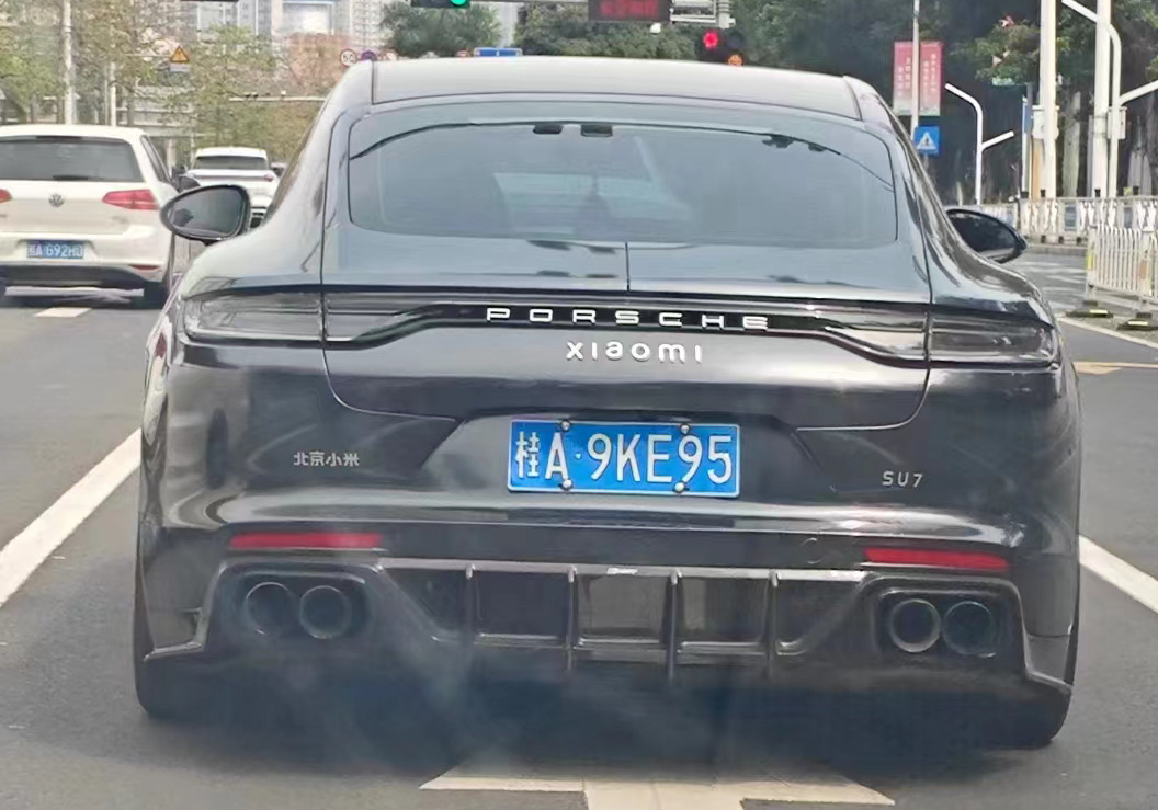 #雷军回应对标特斯拉保时捷#雷军：我们要造好车，必须认真向这两家全球最好的车厂学