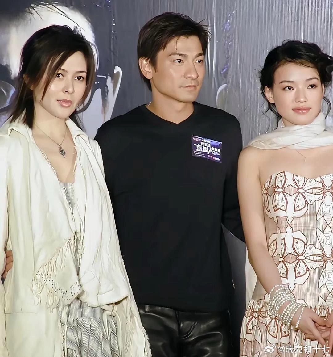 难道这就是大美人的底气吗？关之琳穿得好随意。 ​​​