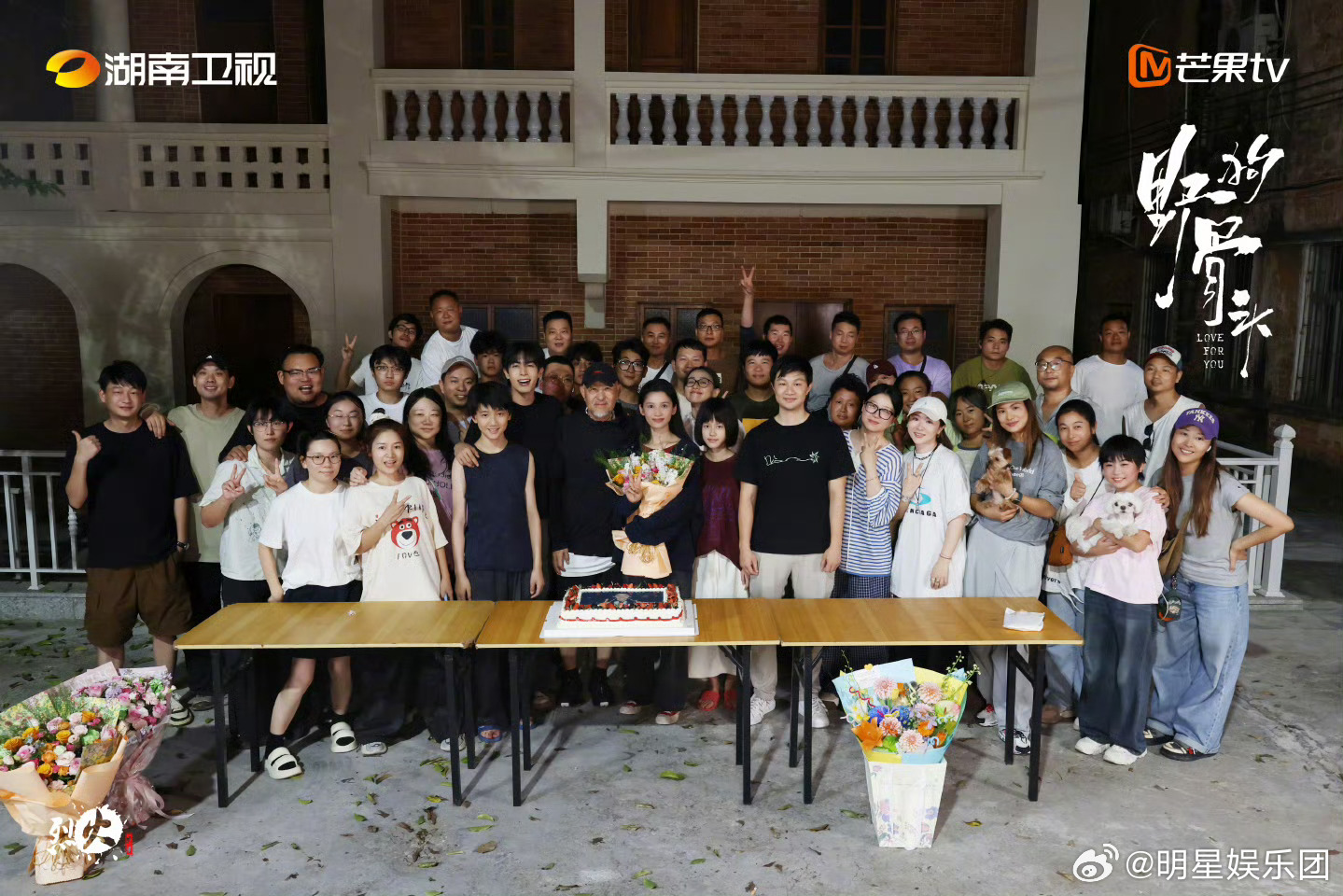 宋威龙杀青文为贴合底层糙汉角色“陈异”，宋威龙以寸头+胡茬造型出镜，增肌10斤强