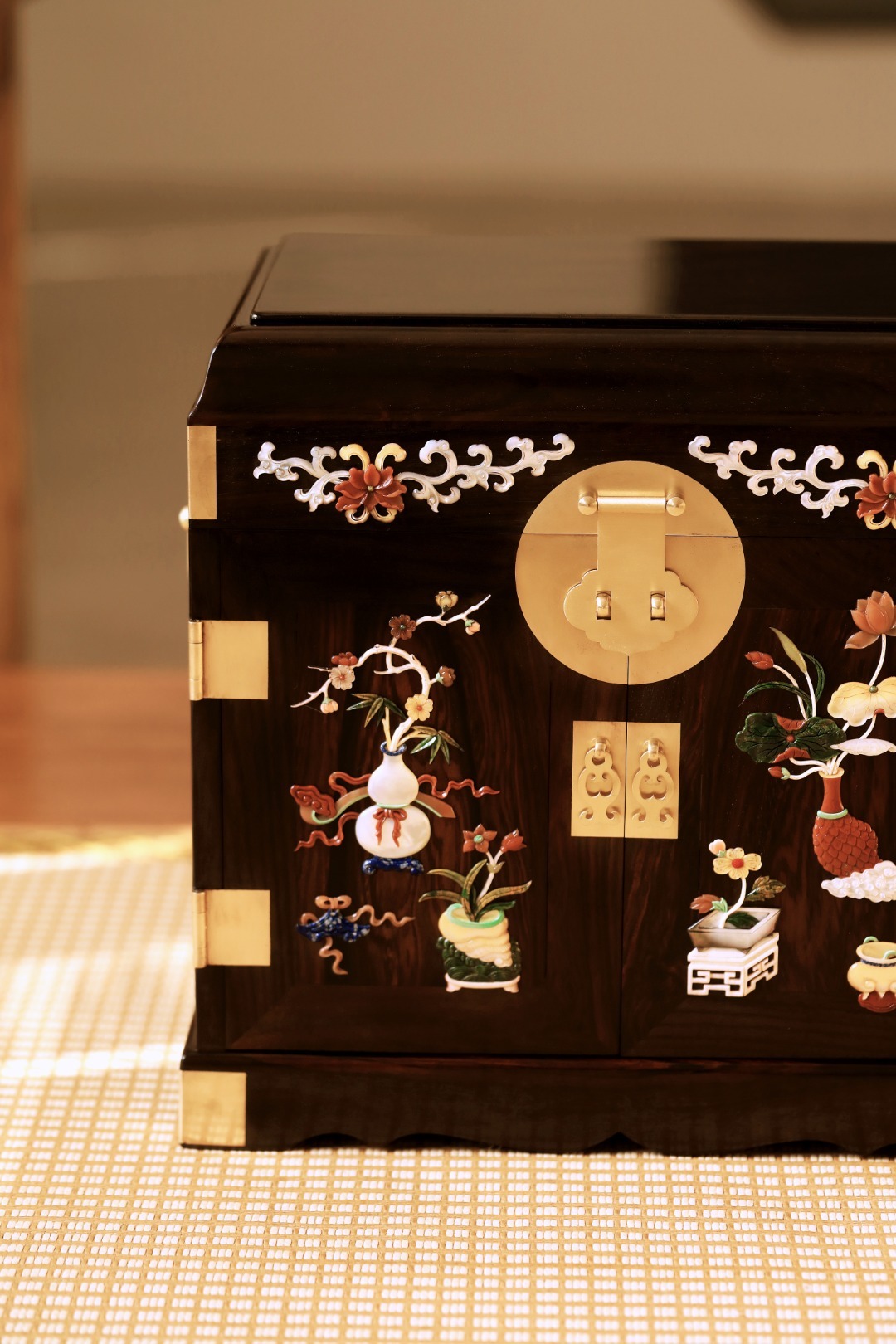 酸枝x百宝嵌【博古图】官皮箱酸枝老料制器，木色典雅，榫卯结构，器型考究；恰衬百宝