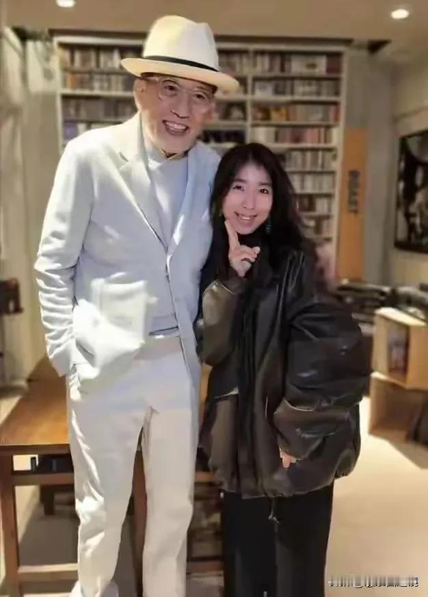 秦汉现在已经78岁了，还是孤零零的一个人，这个人让人觉得很奇怪，没责任，没担当！