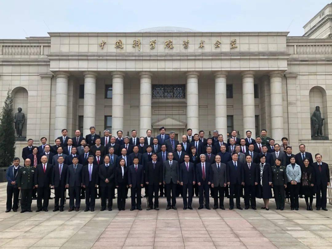 民营企业高管为何非要想当院士？结果是碰了一鼻子灰。近日，中国科学院和中国工程院公