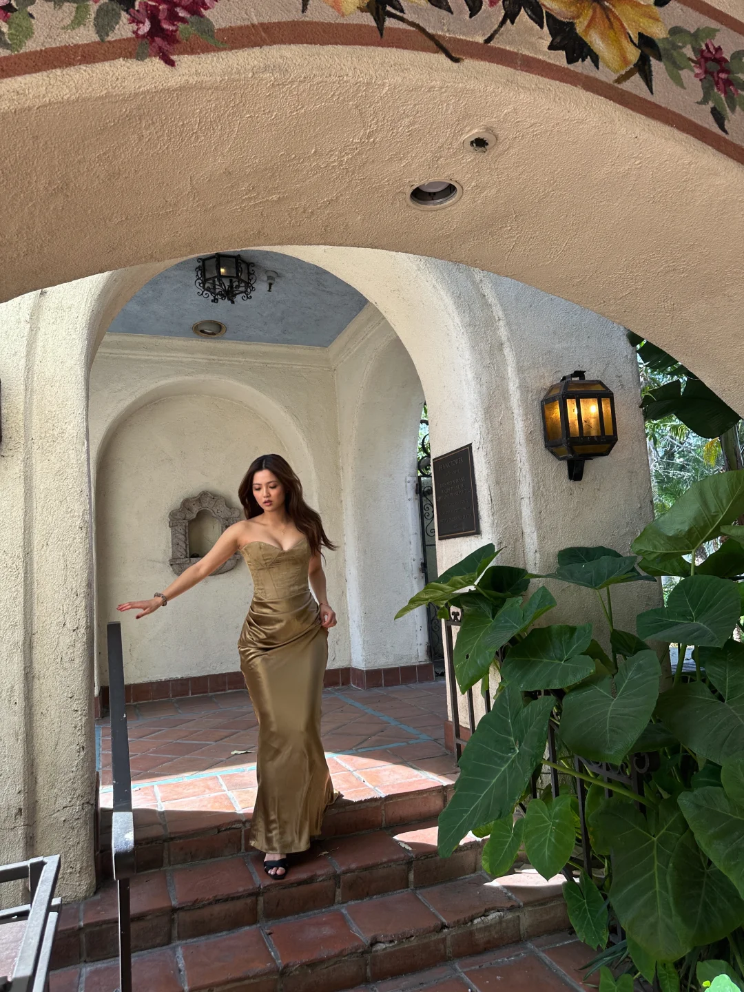 不壮一点还真撑不起来小礼服