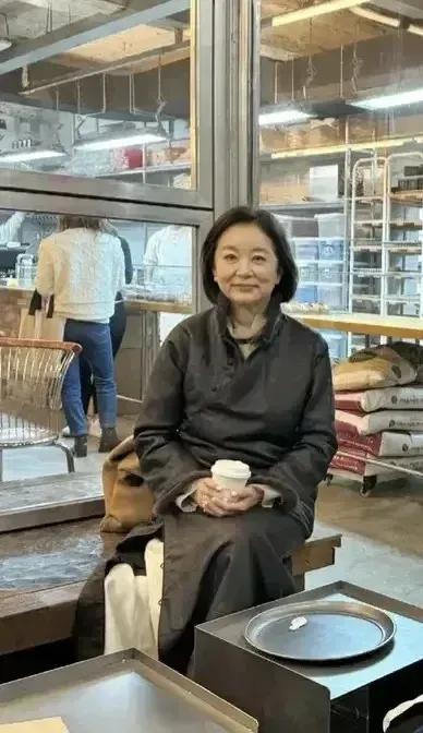 曾经的第一美人，如今还是那么优雅迷人！[机智]#娱乐# #明星#
