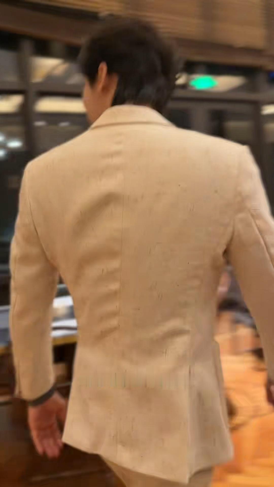 许伟健的老钱笑声（哇俺爸这是倒三角唉） 