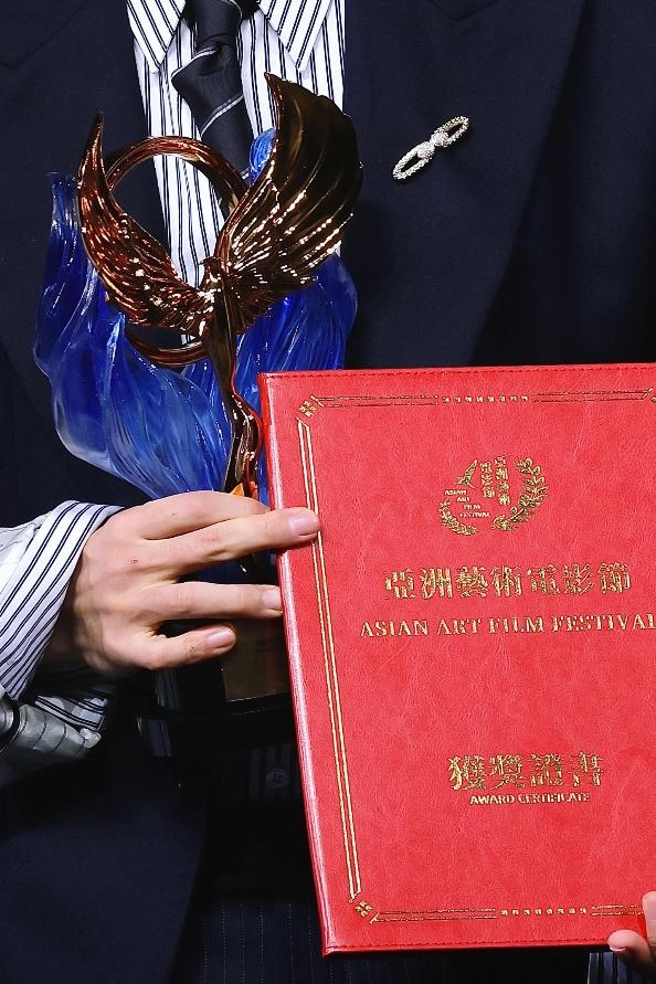 我听见了努力的回响
比起那些跑来享受纸醉金迷灯红酒绿的，只有我战是来修行的。
手