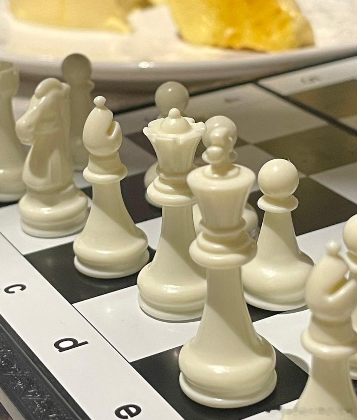 当你和胜负欲很强的朋友下棋最公平的竞技棋局出现了，我竟想不出一丝赢的可能校园v计