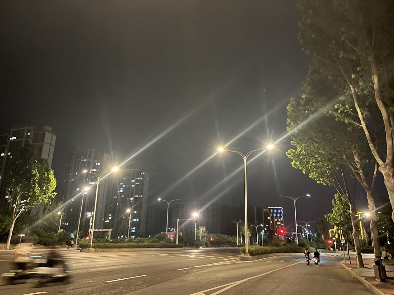 一个人，最怕活得浮躁，更怕因为一点小小的成绩而变得飘飘然，不知天高地厚。

你看