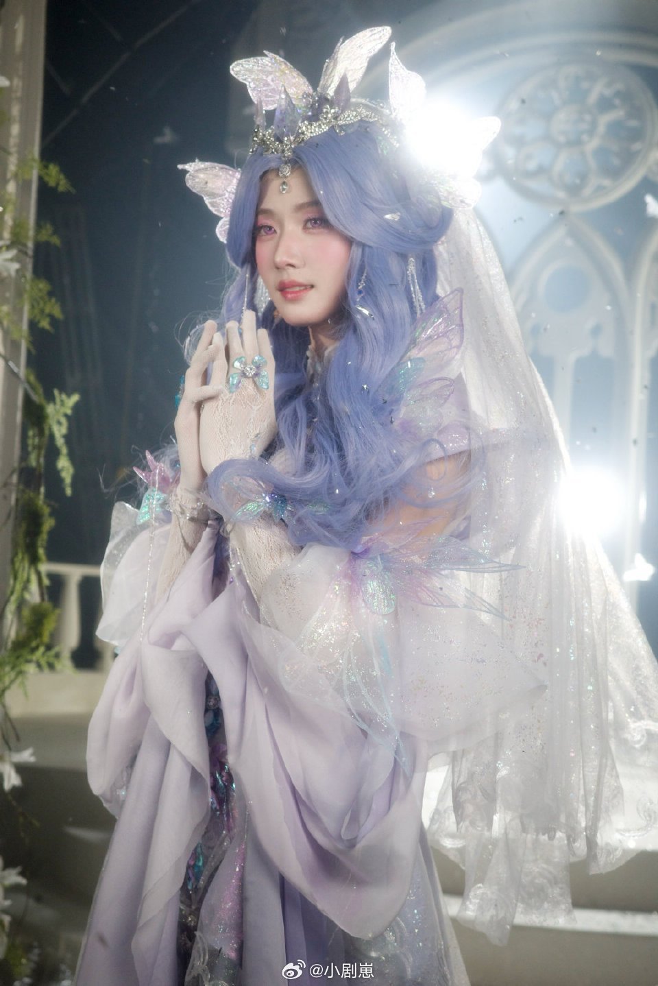 我拍的卢昱晓  被卢昱晓的造型美晕了！蓝紫长发+梦幻纱裙，整个人仙气飘飘，灵动又