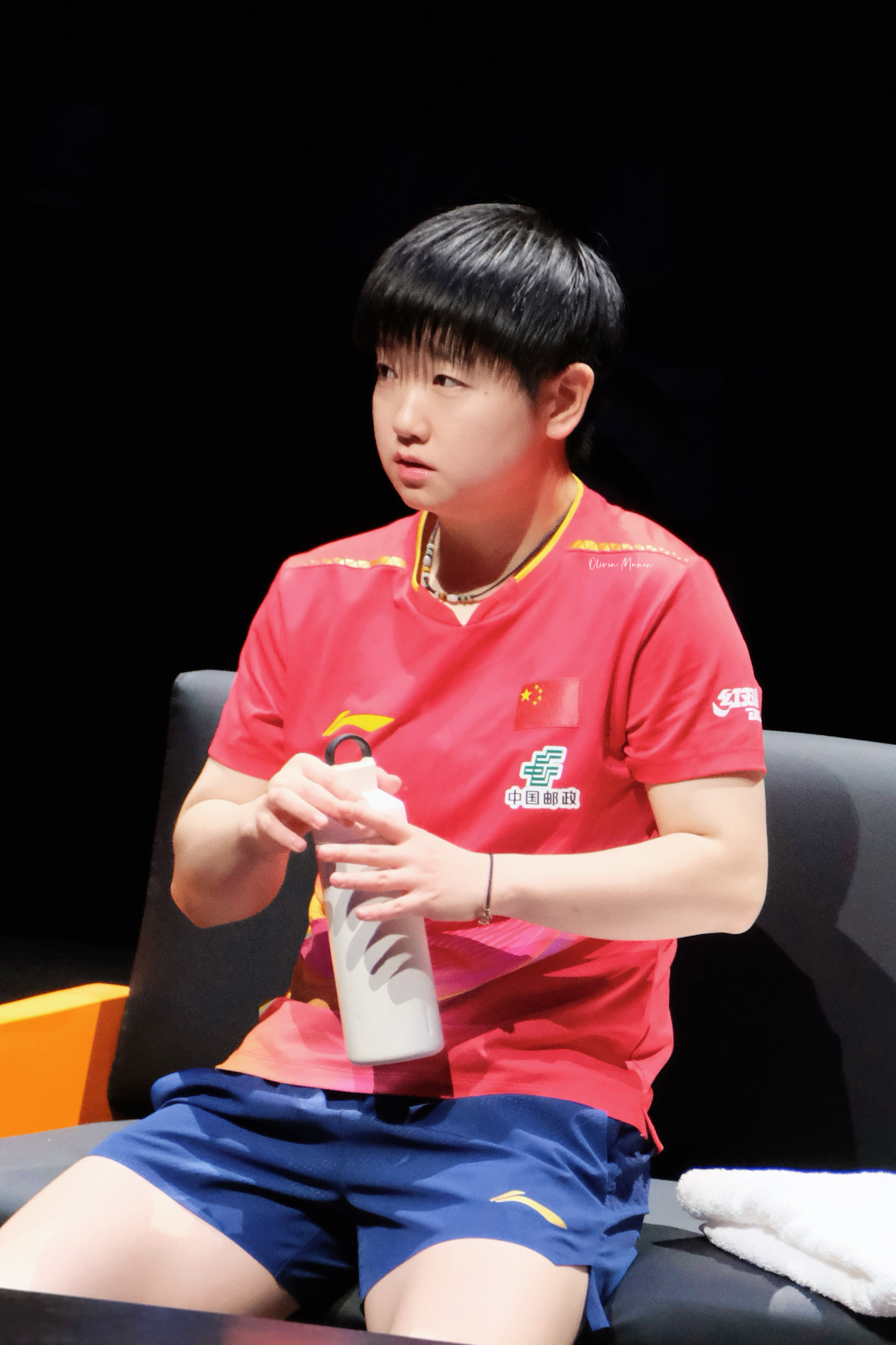 “你不会再过五年还这样啊 童颜～” 