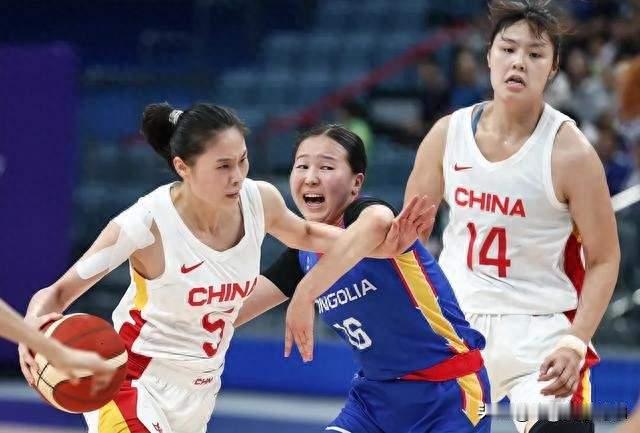 女篮迎死亡之组！王思雨带伤刘禹彤落选，宫鲁鸣豪赌三塔拼世界杯