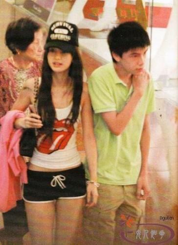 Angelababy 2009年狗仔偷拍一家五口商场逛街 ​​​