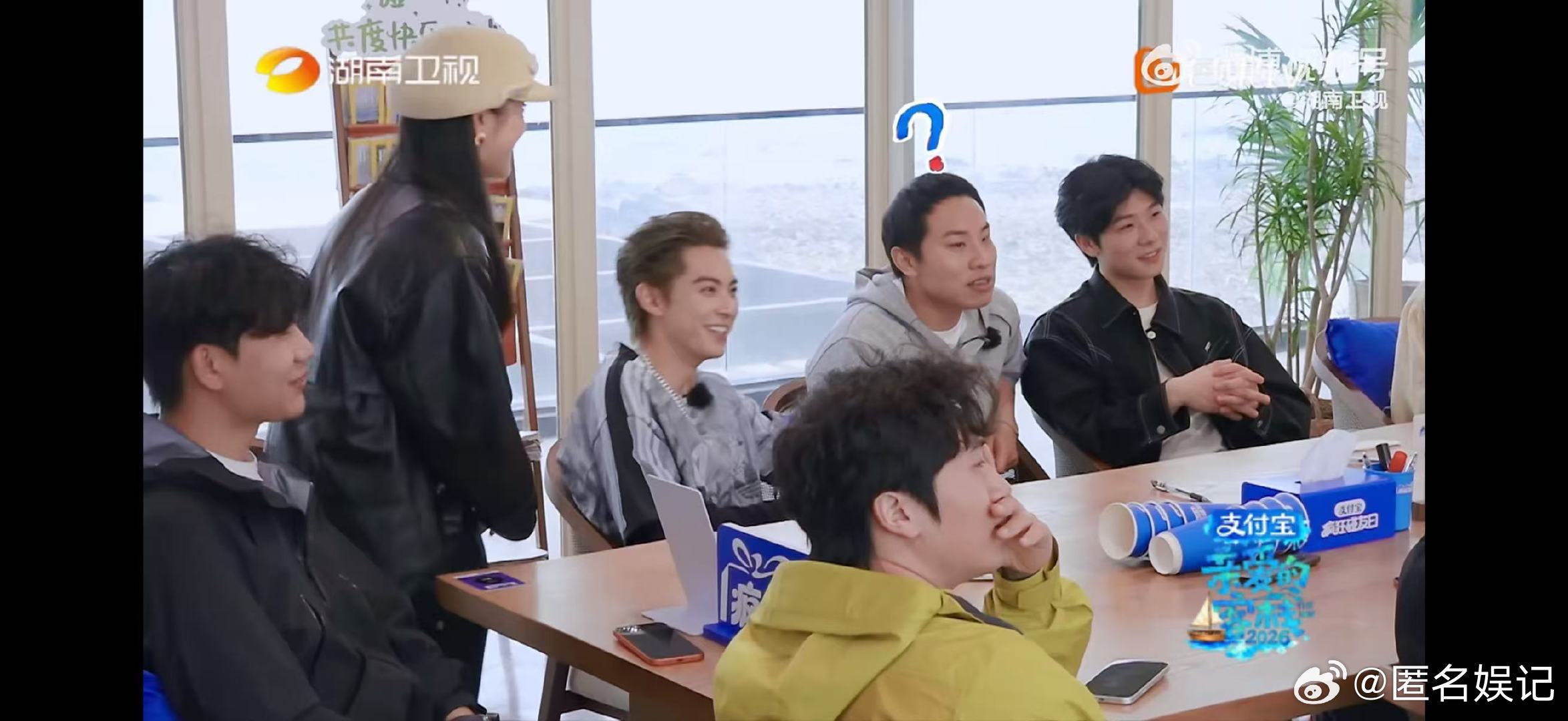 沈月客栈唯一站姐的权威亲爱的客栈沈月的拍照视角太温柔了，把每个人最干净的笑容都完