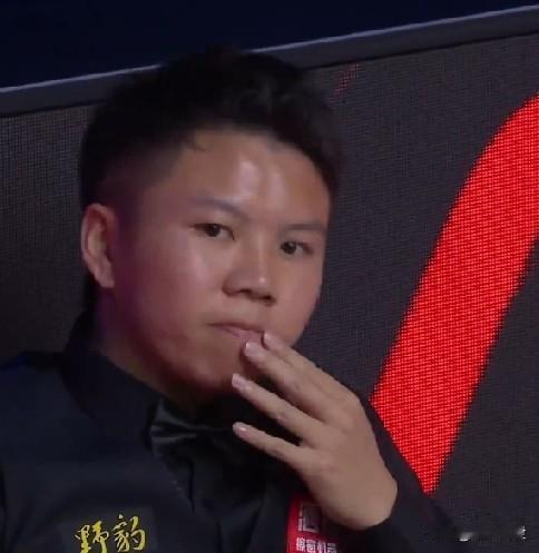 解铃未必系铃人！小龙太需要个心理辅导师。
2026斯诺克中国公开赛，周跃龙vs桑