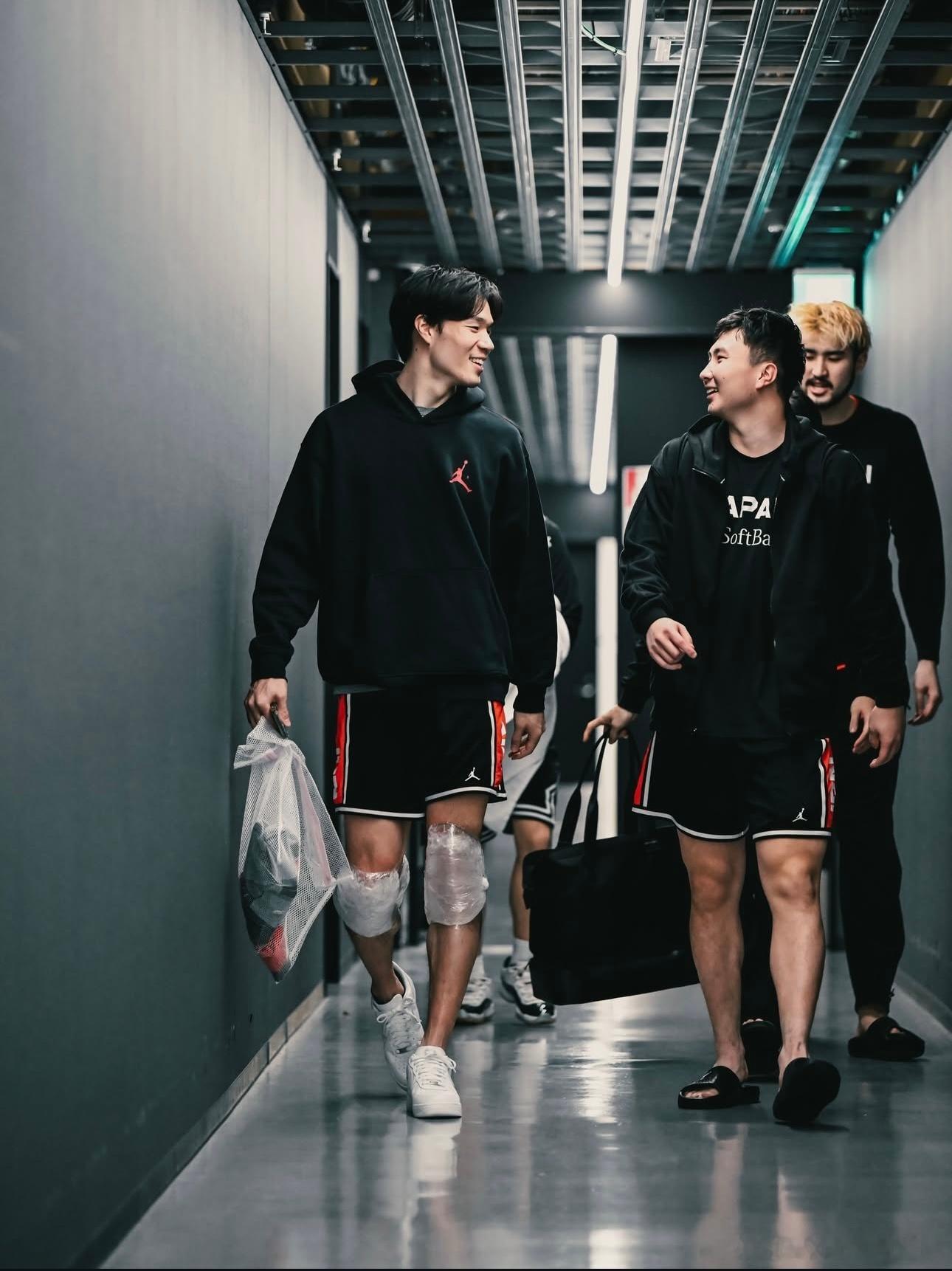 希望对岸加油👏，期待一场客场获胜。亚洲篮球男篮世界杯