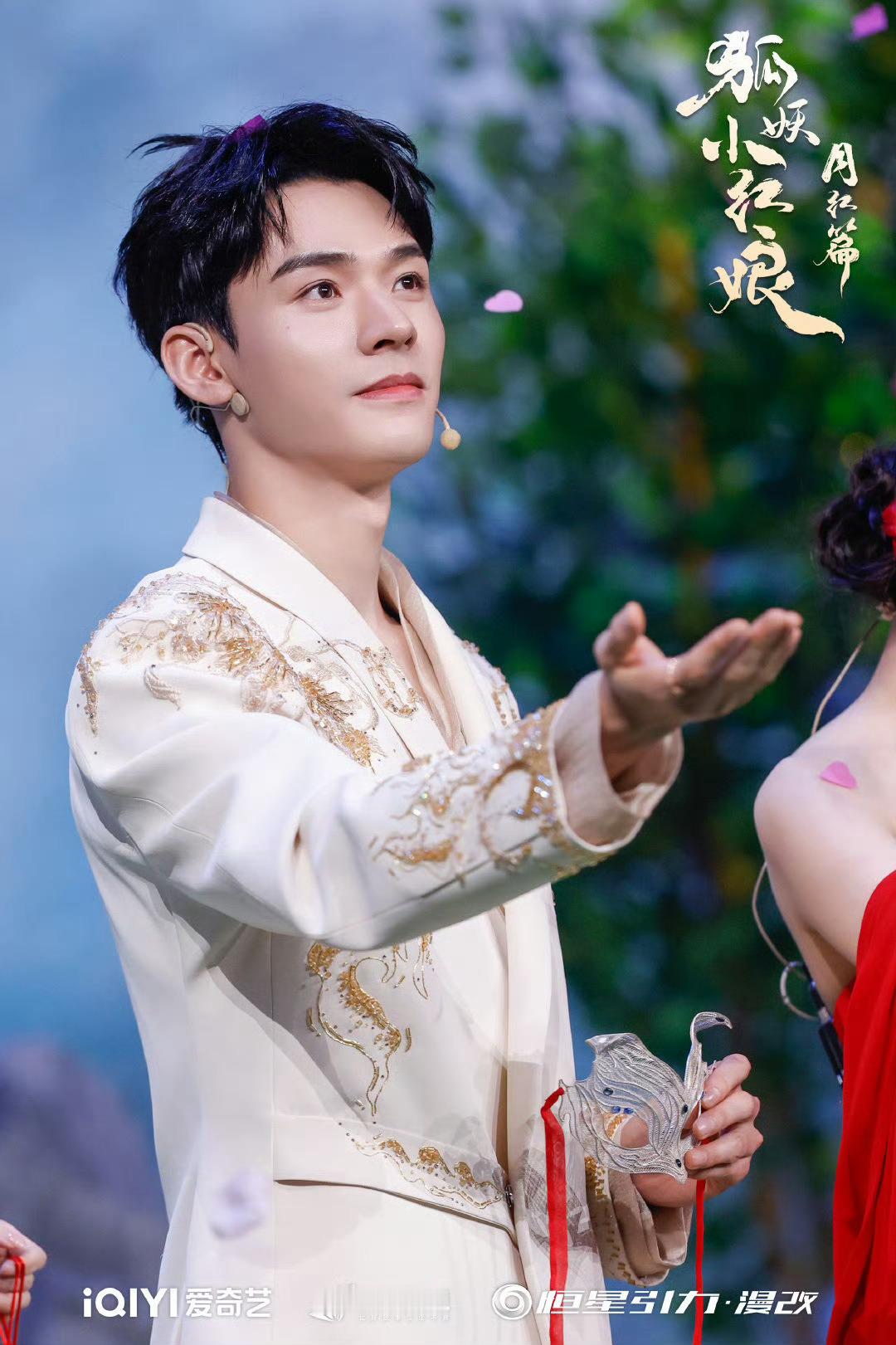 #龚俊紧急撤回一个不礼貌# 俺们俊子真的脸帅就算了，乐子还这么多，发布会从开始到